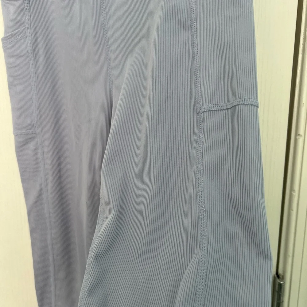 Zella girls lavender Capris, size 10-12